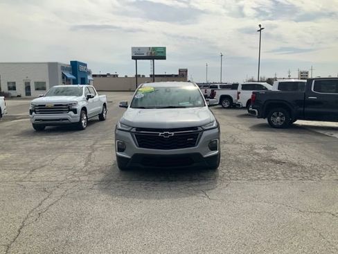 Used 2023 Chevrolet Traverse RS image 3