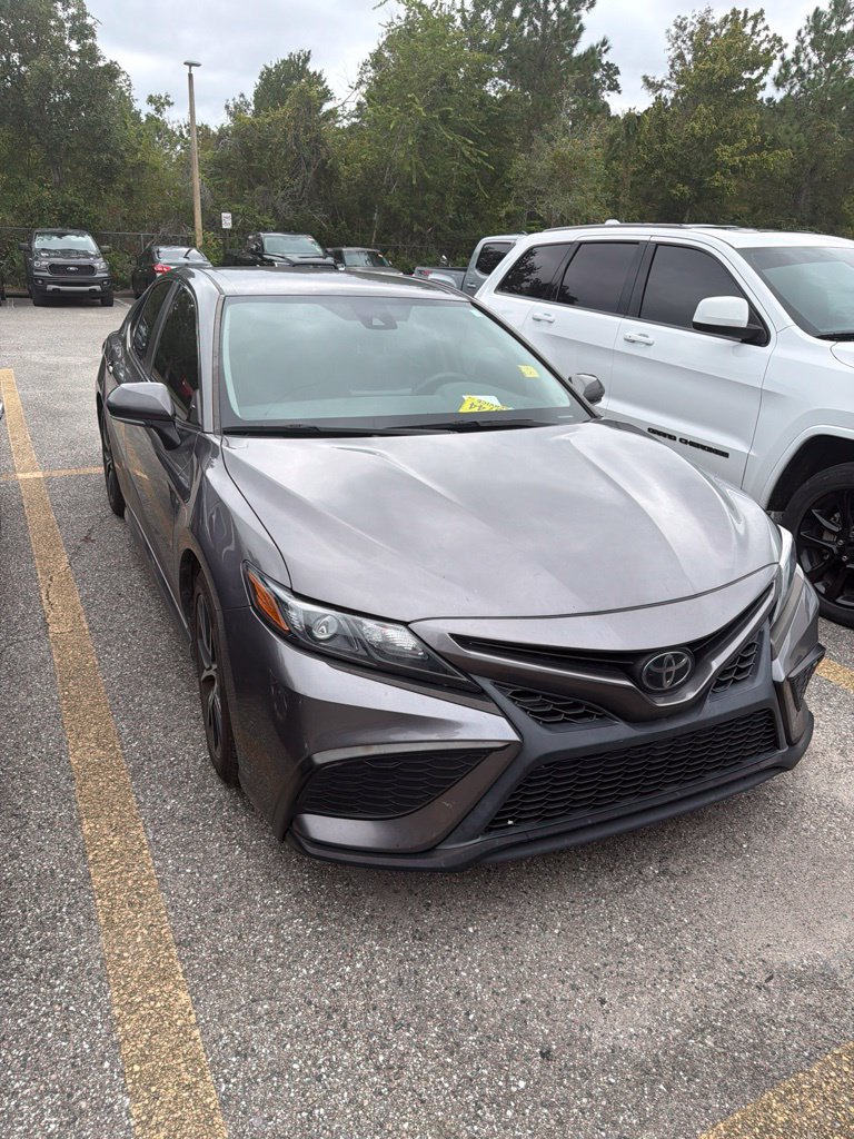 Used 2023 Toyota Camry SE FWD image 1