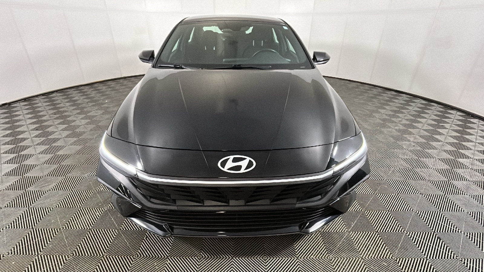 Used 2025 Hyundai Elantra Sport FWD image 9