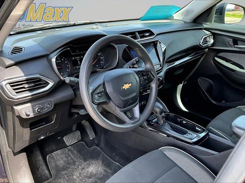 Used 2021 Chevrolet TrailBlazer LT w/ Sun and Liftgate Package AWD/4WD image 16