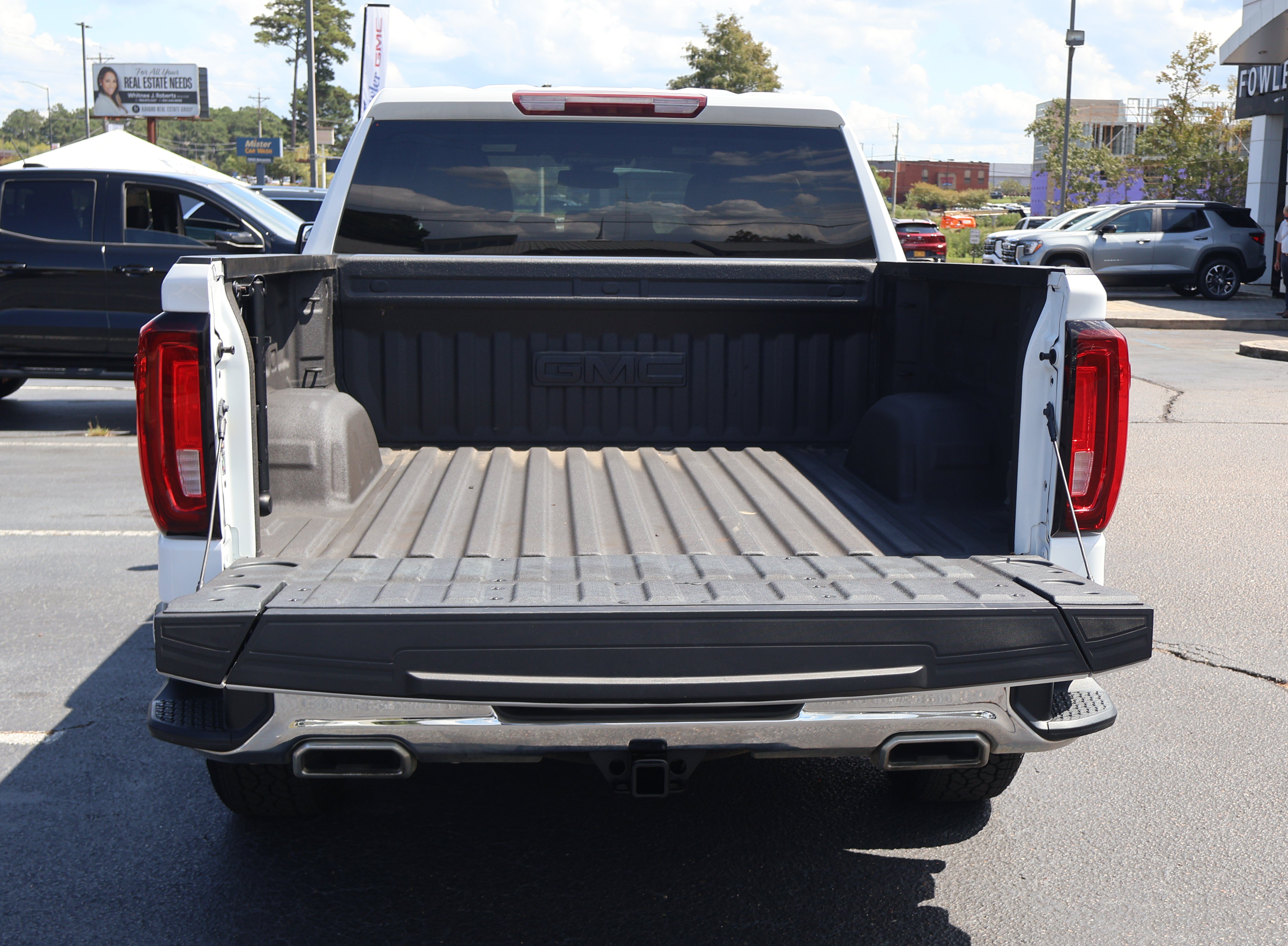 Used 2023 GMC Sierra 1500 SLT w/ SLT Premium Package AWD/4WD image 17