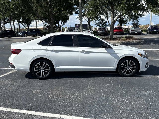 Used 2024 Volkswagen Jetta Sport FWD image 3
