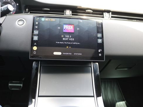 Used 2025 Land Rover Range Rover Evoque Dynamic SE AWD/4WD image 24