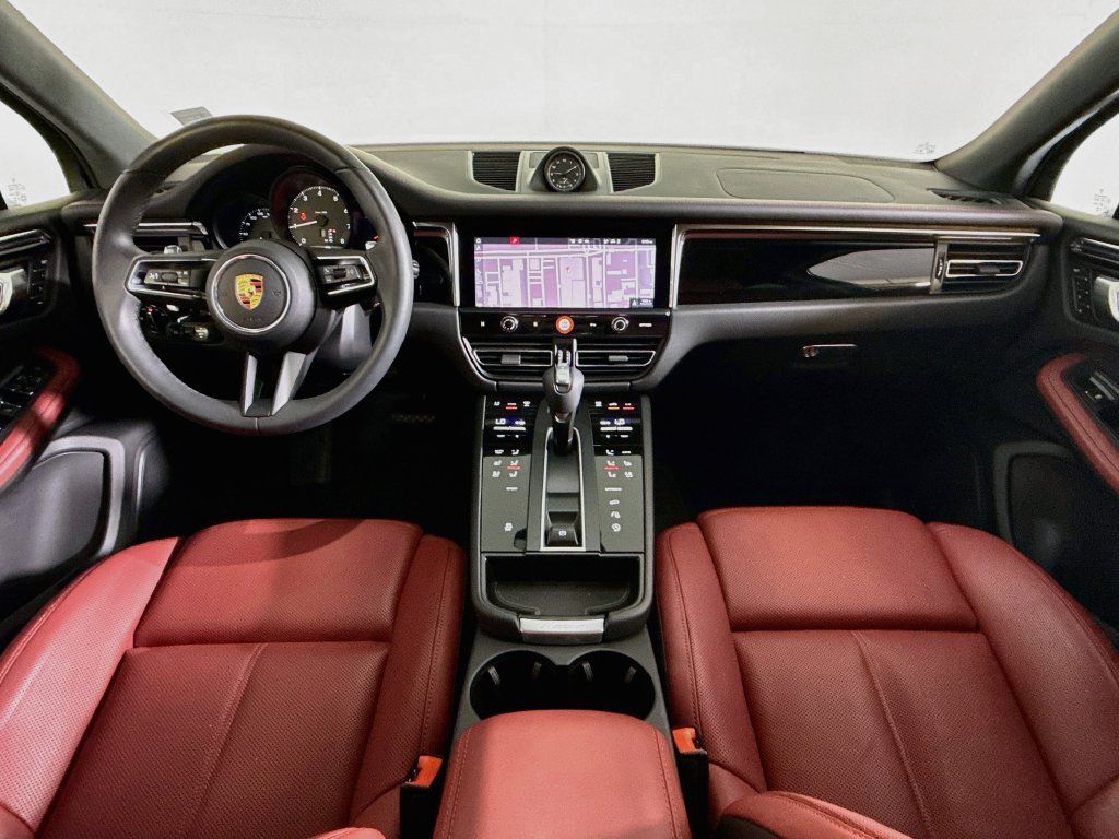 Certified 2026 Porsche Macan AWD/4WD image 11