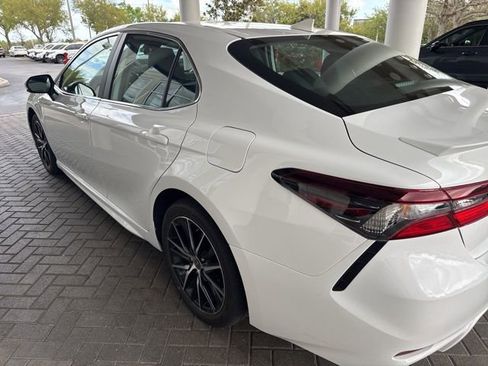 Used 2023 Toyota Camry SE image 4