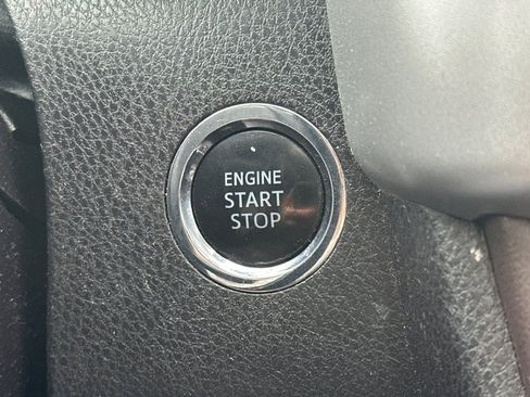 Used 2018 Toyota Highlander XLE image 32