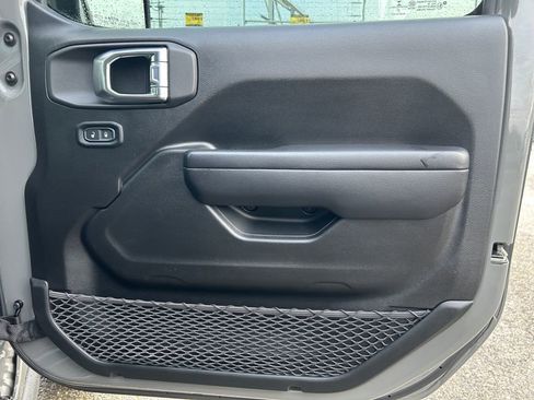 Used 2021 Jeep Gladiator Willys image 25