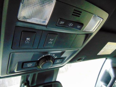 Used 2019 Toyota Tacoma TRD Off-Road image 10