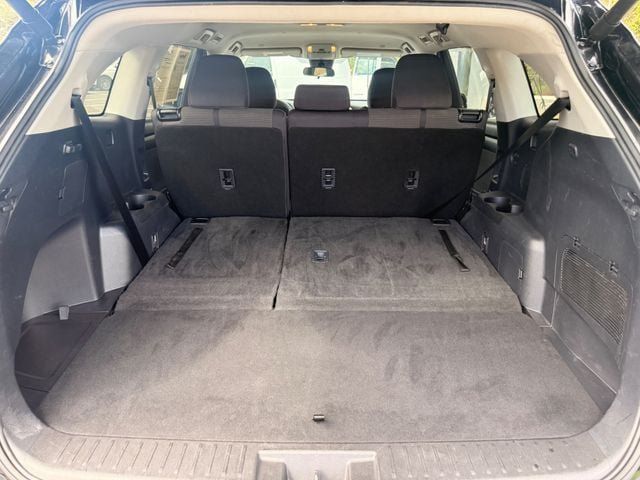 Used 2025 Toyota Highlander LE FWD image 19