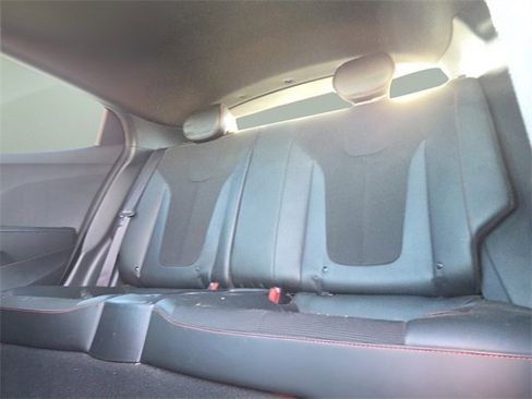 Used 2019 Hyundai Veloster 2.0 Premium image 13