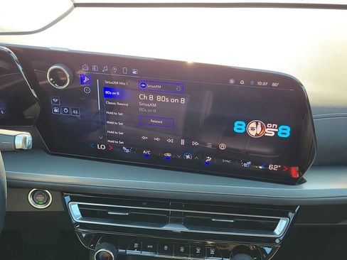 Used 2024 Chevrolet Traverse LT image 19