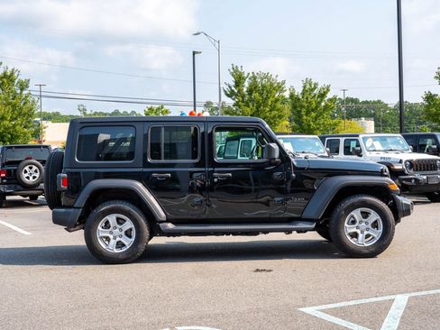 Used 2022 Jeep Wrangler Unlimited Sport AWD/4WD image 4
