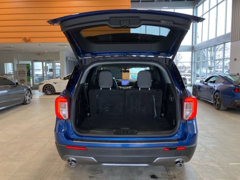 Used 2022 Ford Explorer XLT w/ Equipment Group 202A image 27