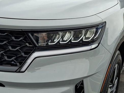 Used 2022 Kia Sorento EX w/ Panoramic Sunroof Package image 9