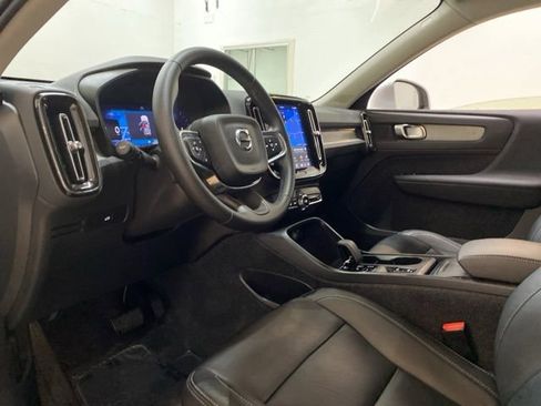 Used 2025 Volvo XC40 B5 Core AWD/4WD image 19