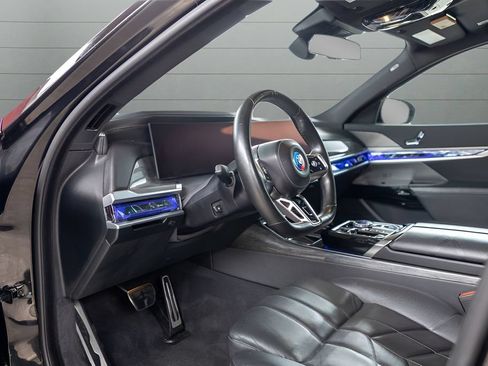 Used 2024 BMW 740i xDrive w/ Premium Package AWD/4WD image 40