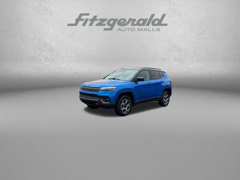Used 2022 Jeep Compass Trailhawk w/ Trailhawk Elite Group AWD/4WD image 3