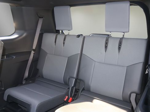 Used 2024 Lexus GX 550 w/ Accessory Package (31) image 15