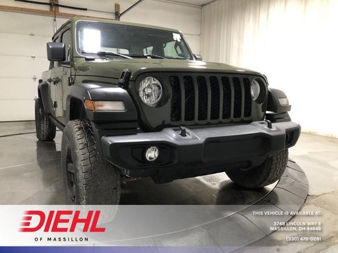 Used 2021 Jeep Gladiator Sport image 1