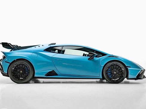 Used 2022 Lamborghini Huracan STO RWD image 9