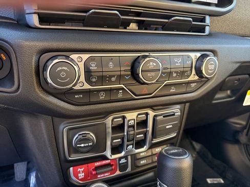 New 2026 Jeep Gladiator Willys AWD/4WD image 25