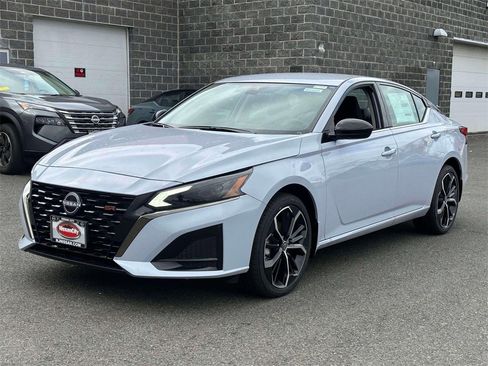 New 2025 Nissan Altima 2.5 SR image 2