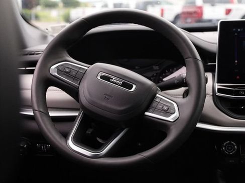 Used 2025 Jeep Compass Limited AWD/4WD image 23