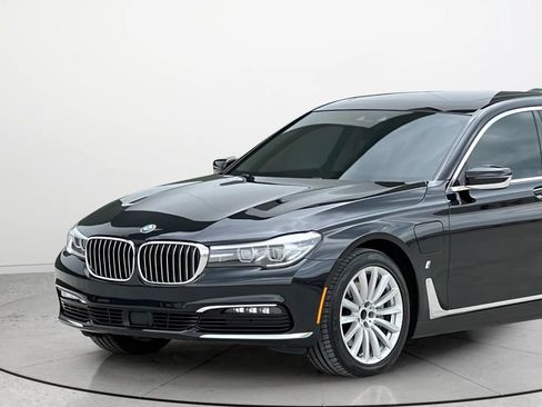 Used 2018 BMW 740e xDrive AWD/4WD image 3