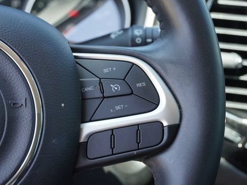 Used 2019 Jeep Compass Latitude FWD image 21