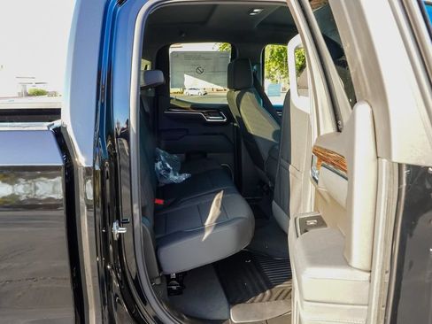 New 2026 GMC Sierra 1500 SLE w/ Preferred Package AWD/4WD image 11