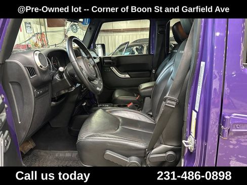 Used 2017 Jeep Wrangler Unlimited Rubicon w/ Connectivity Group AWD/4WD image 14