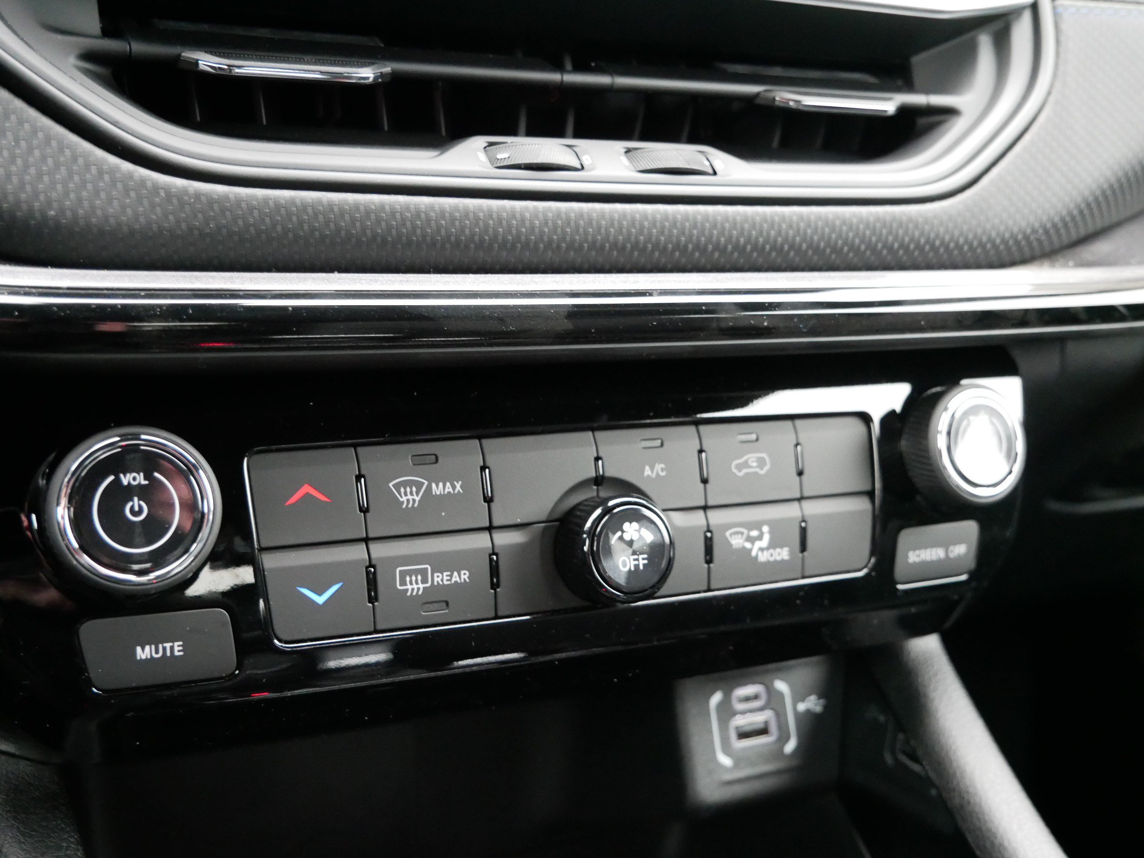 New 2026 Jeep Compass Latitude AWD/4WD image 15