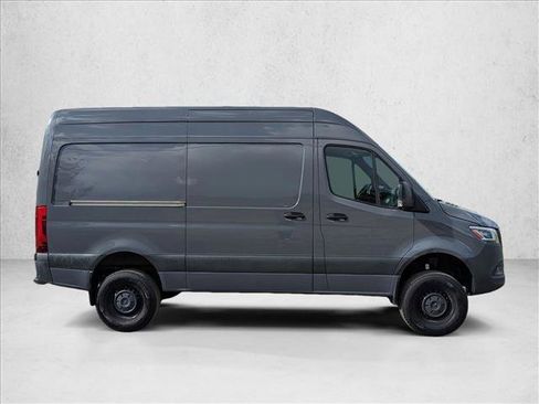 Used 2023 Mercedes-Benz Sprinter 2500 image 4