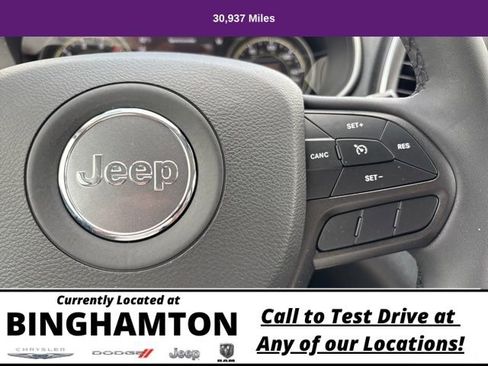 Used 2022 Jeep Cherokee Trailhawk image 15