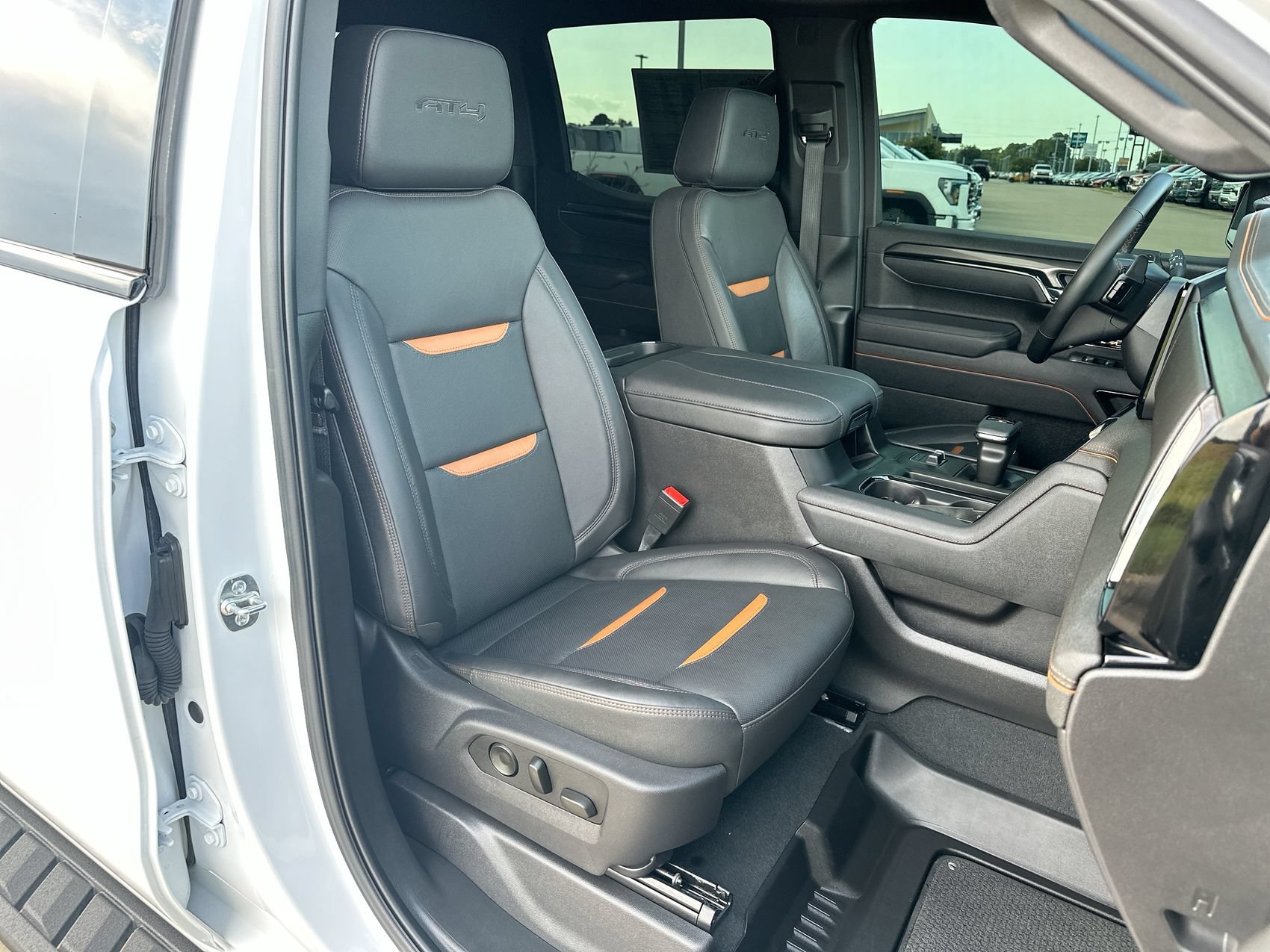 Used 2025 GMC Sierra 1500 AT4 w/ AT4 Premium Package AWD/4WD image 26