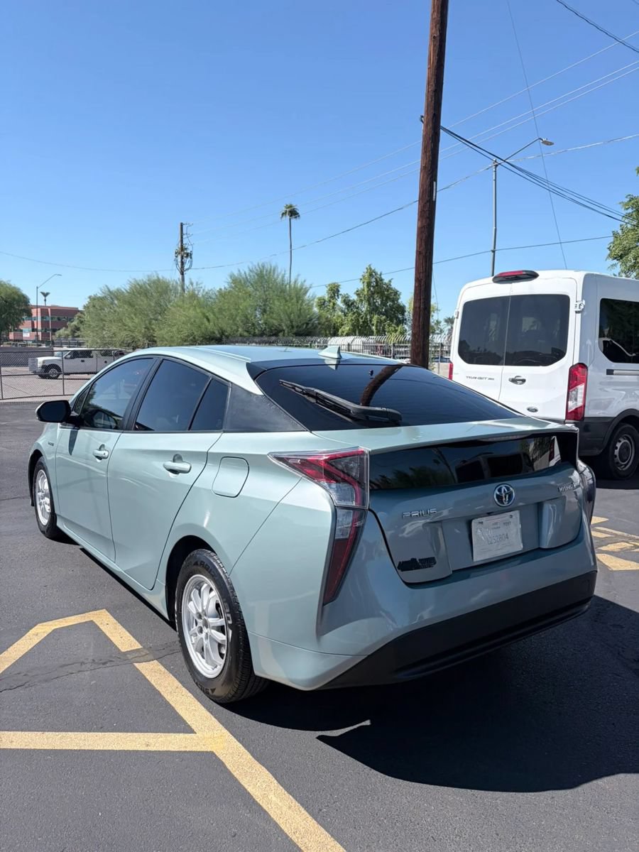 Used 2017 Toyota Prius Two w/ Carpet Mat Package FWD image 7