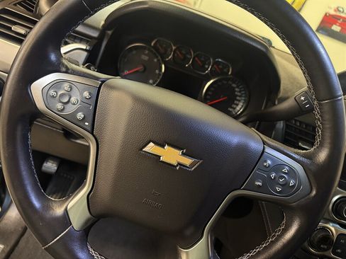 Used 2019 Chevrolet Suburban LT w/ Luxury Package AWD/4WD image 23