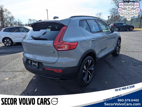 Certified 2024 Volvo XC40 B5 Ultimate w/ Climate Package image 3