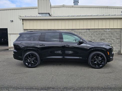 Used 2024 Chevrolet Traverse RS w/ LPO, Floor Liner Package image 9