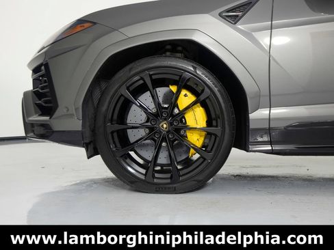 Used 2022 Lamborghini Urus AWD/4WD image 9