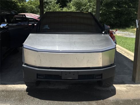 Used 2024 Tesla Cybertruck AWD Crew Cab image 3