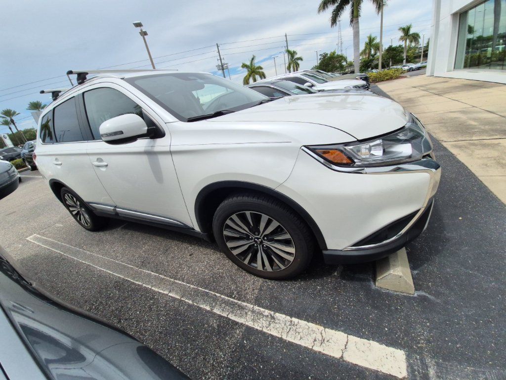 Used 2020 Mitsubishi Outlander FWD image 2