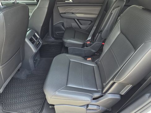 Used 2023 Volkswagen Atlas SE w/ Panoramic Sunroof Package FWD image 18