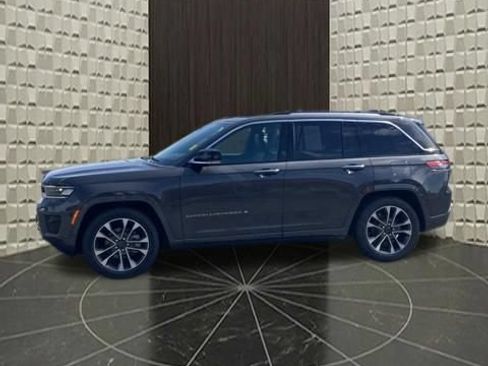 Certified 2023 Jeep Grand Cherokee Overland w/ Luxury Tech Group IV AWD/4WD image 10