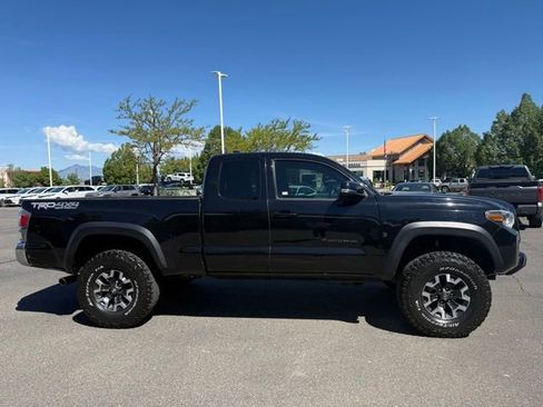 Used 2021 Toyota Tacoma TRD Off-Road w/ TRD Premium Off Road Package AWD/4WD image 5