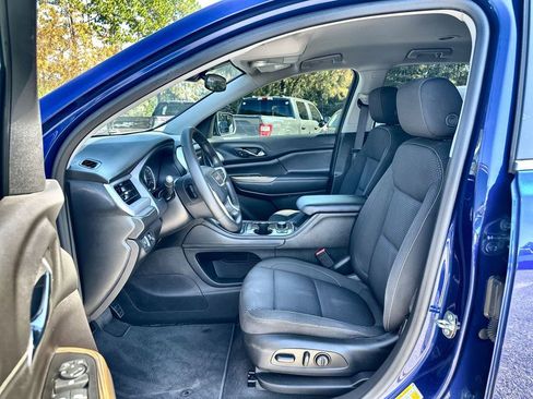 Certified 2023 GMC Acadia SLE w/ Driver Convenience Package image 19