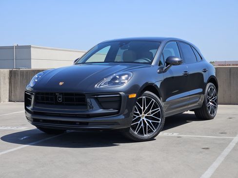 Certified 2026 Porsche Macan AWD/4WD image 1