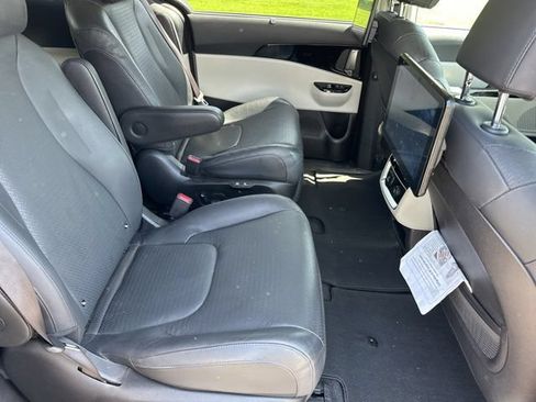 Used 2023 Kia Carnival SX Prestige FWD image 31
