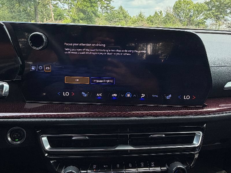 Used 2024 Chevrolet Traverse Z71 w/ Enhanced Driving Package AWD/4WD image 10