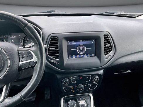 Used 2019 Jeep Compass Latitude w/ Cold Weather Group AWD/4WD image 9